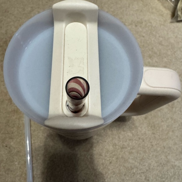 Stanley christmas Quencher Tumbler - Picture 3 of 8